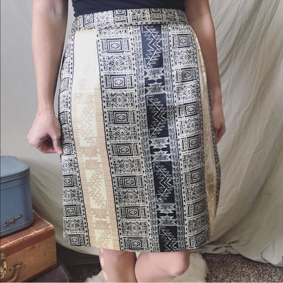 Black and Gold Pattern Pencil Skirt - Picture 3 of 8
